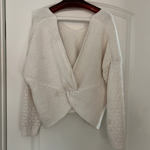 Women’s Daytrip sweater size medium. Cream. - Picture 7 of 7